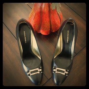 Banana Republic black Paulette Pump. 7.5